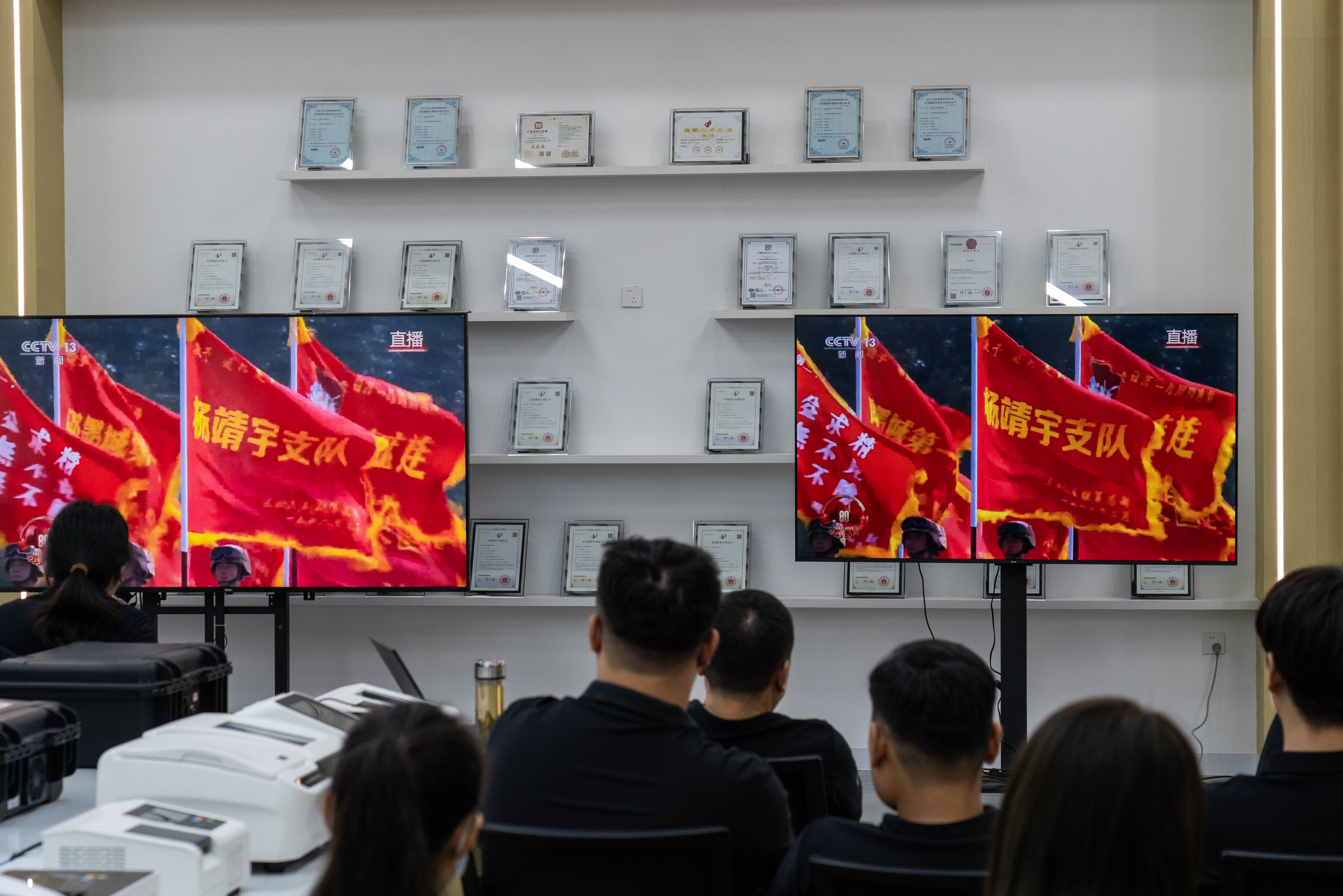 格林凯瑞共观九三阅兵，致敬所有保家卫国的英雄