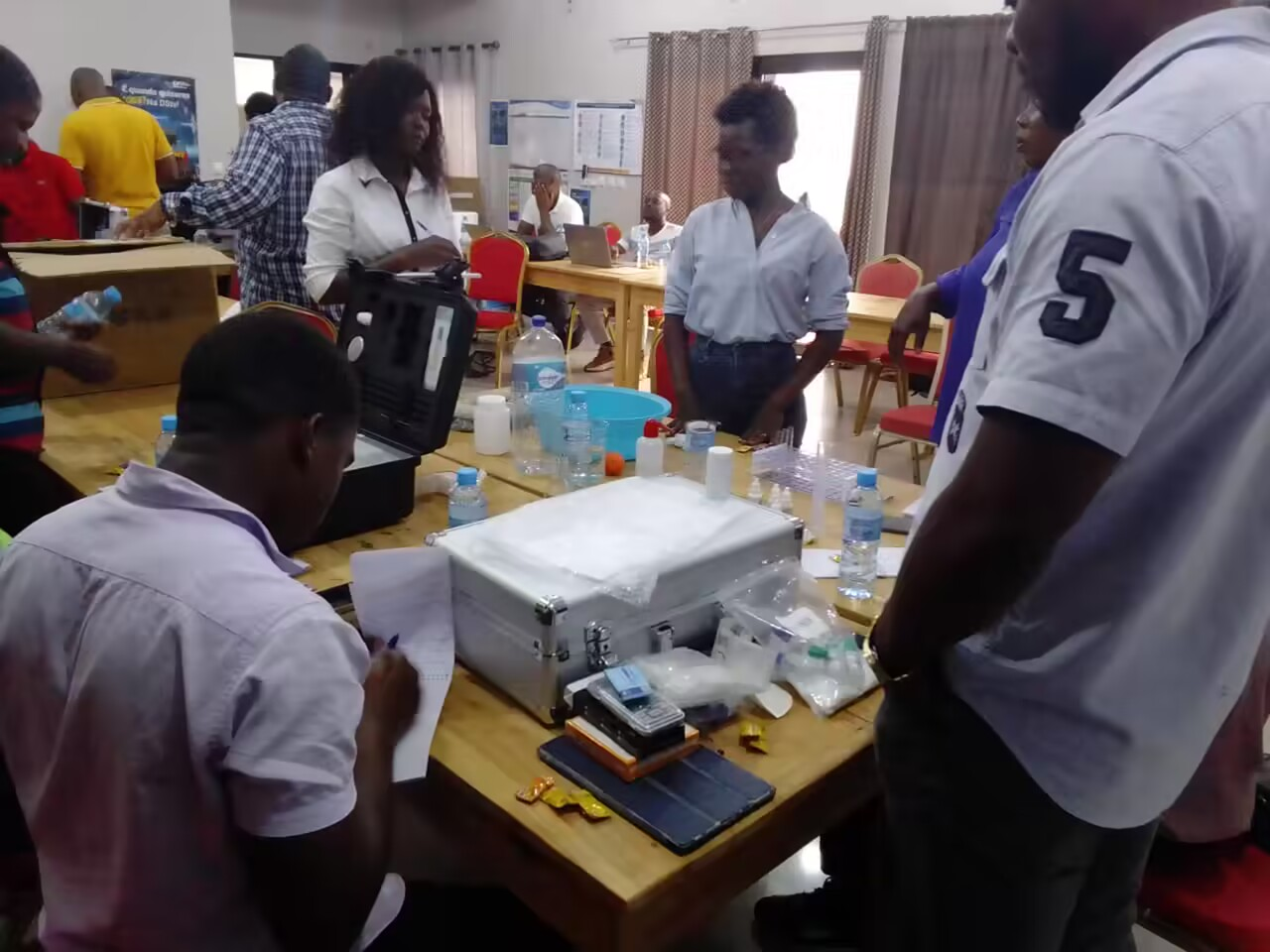 恒美智造土壤养分检测仪助力莫桑比克，线上培训实现精准土壤检测