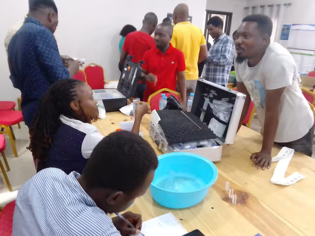 恒美智造土壤养分检测仪助力莫桑比克，线上培训实现精准土壤检测